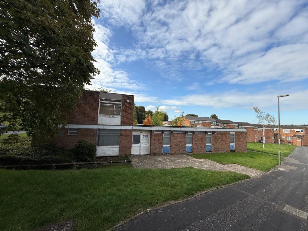 Lot: 85 - FREEHOLD BUILDING WITH POTENTIAL - Rear view of the outside of the building